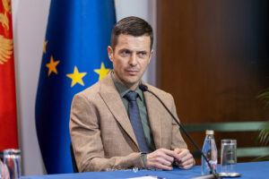 Mujović: Konačna odluka o nazivu biblioteke mora biti usklađena sa dominantnim stavom javnosti